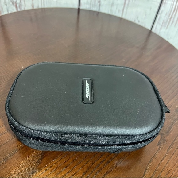 BOSE carrying hard case for headphone or speaker 8.5 x 6 x 1.5 - Picture 3 of 5